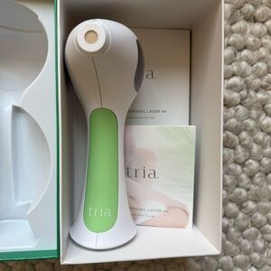 Tria Hair Removal Laser 4X in Green and White